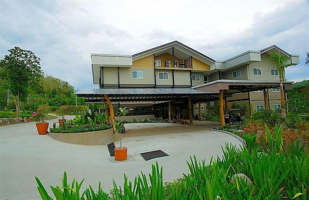 Green Canyon Leisure Farms Clark Field Exterior photo